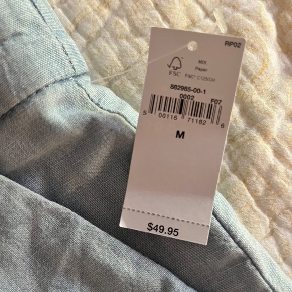 NWT GAP Light Weight Pleated Shorts Sz M - Picture 4 of 6